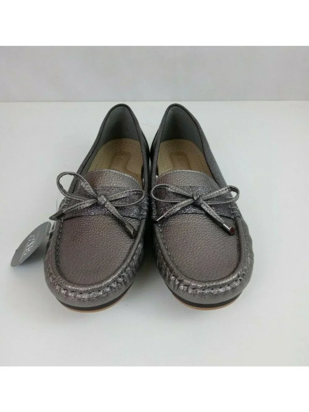 New Alexis Bendel Dorothy-30L Pewter Silver Leather Loafers Slip On Shoes Size 8